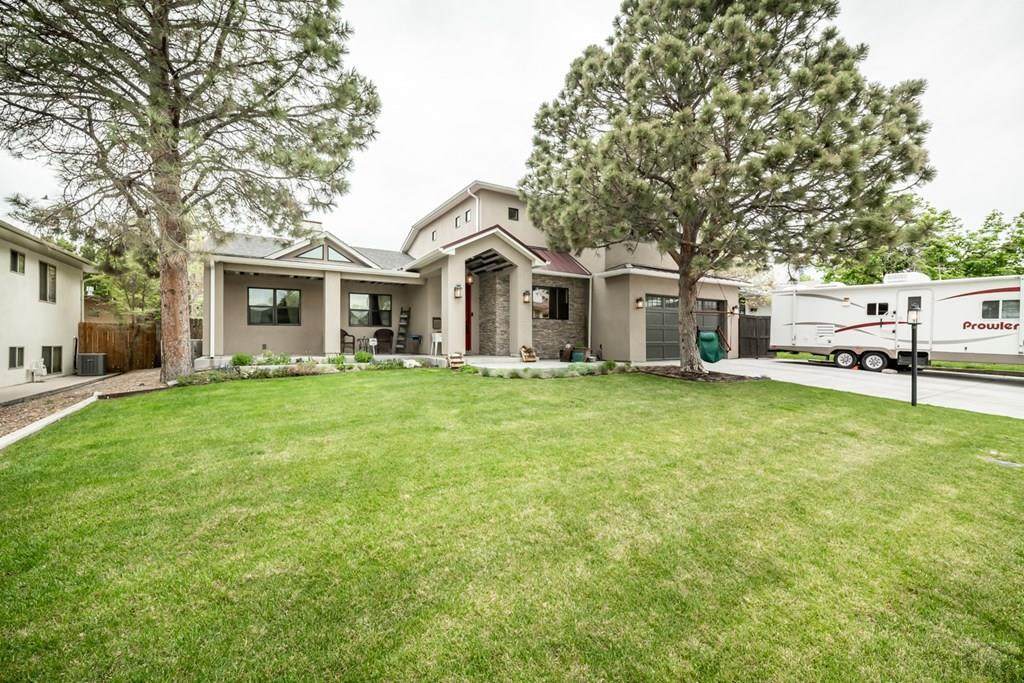 2941 Country Club Dr - Photo 1
