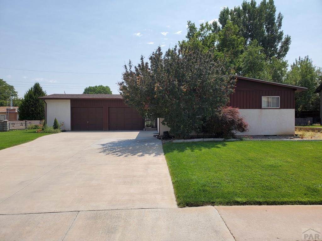137 Cornell Circle - Photo 1