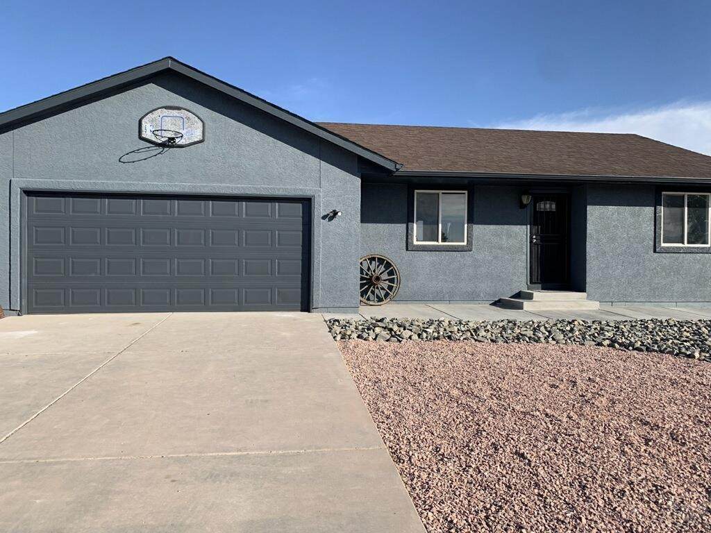 996 Honeysuckle Dr - Photo 1