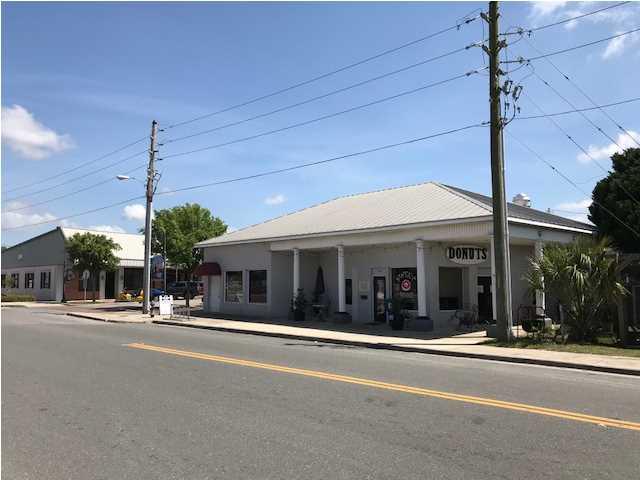 112 Reid Ave - Photo 1