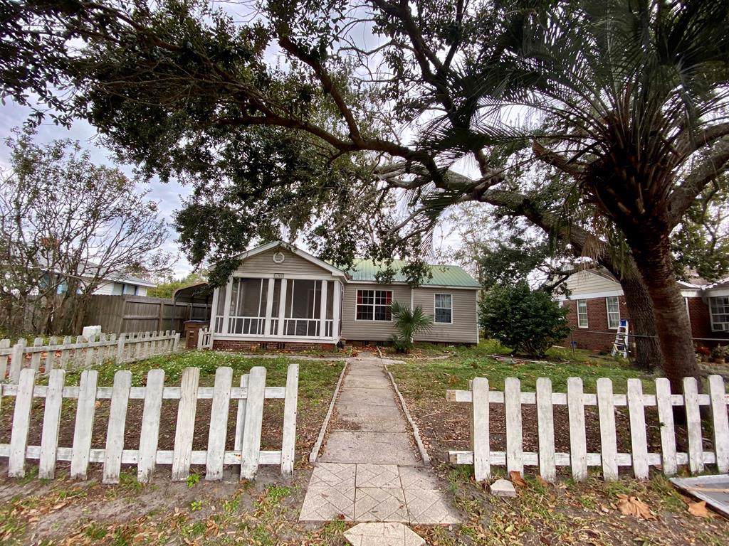 1209 Long Ave - Photo 1