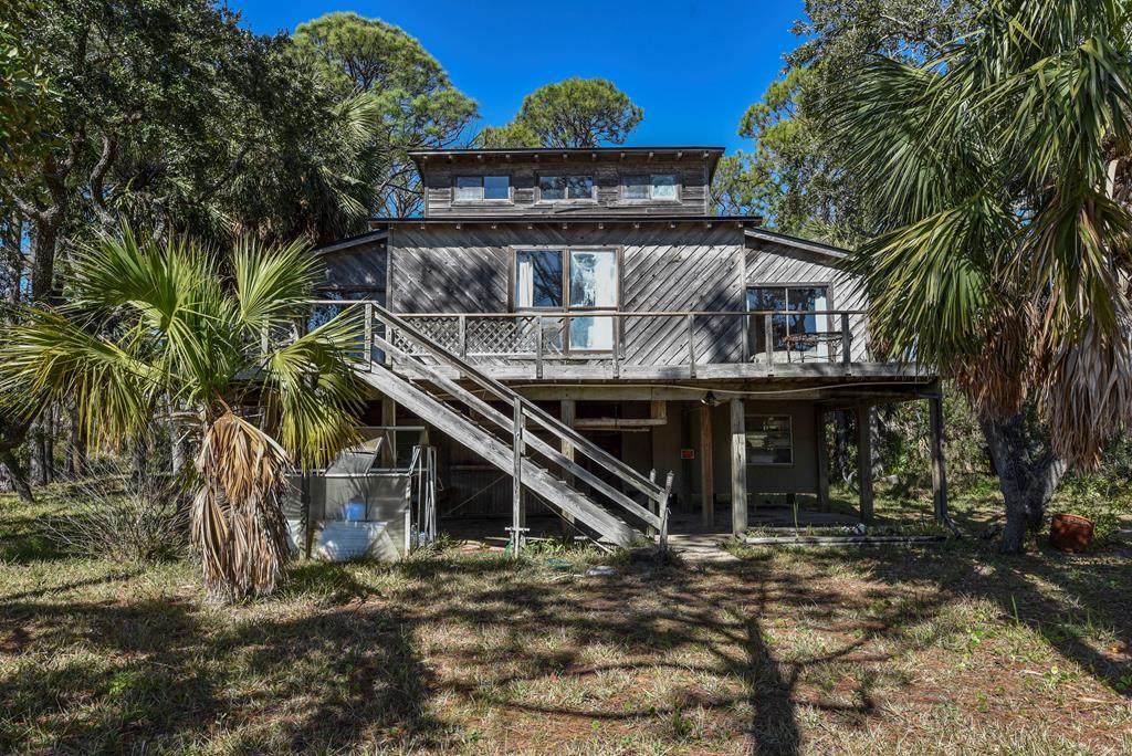 725 E Pine Ave - Photo 1