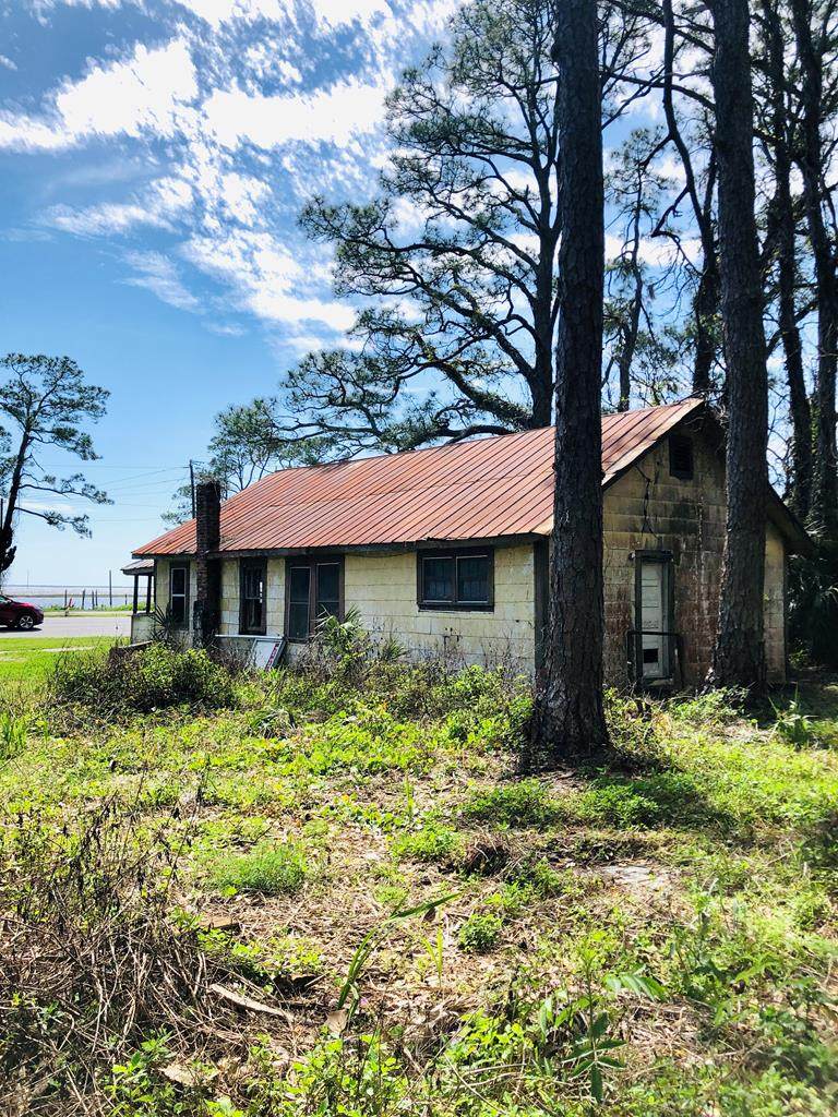 365 Hwy 98 W - Photo 1