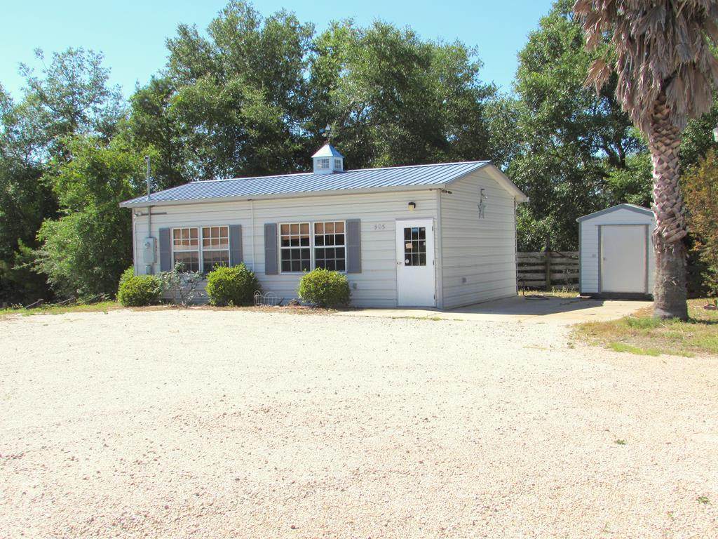 905 Hwy 98 E - Photo 1