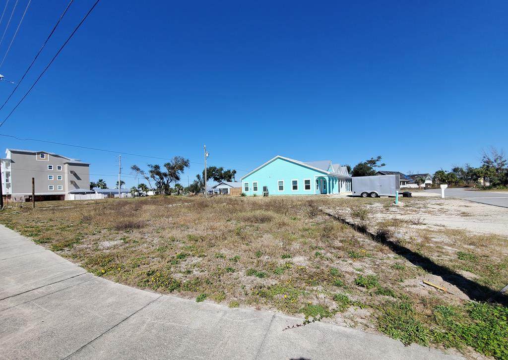 101 35TH ST - Photo 1