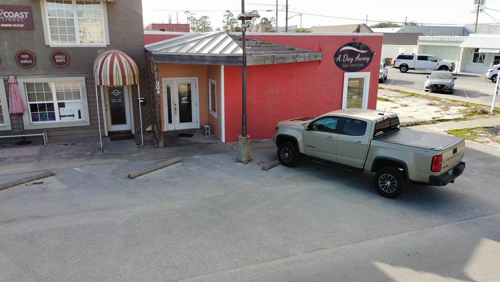 304 Williams Ave - Photo 1