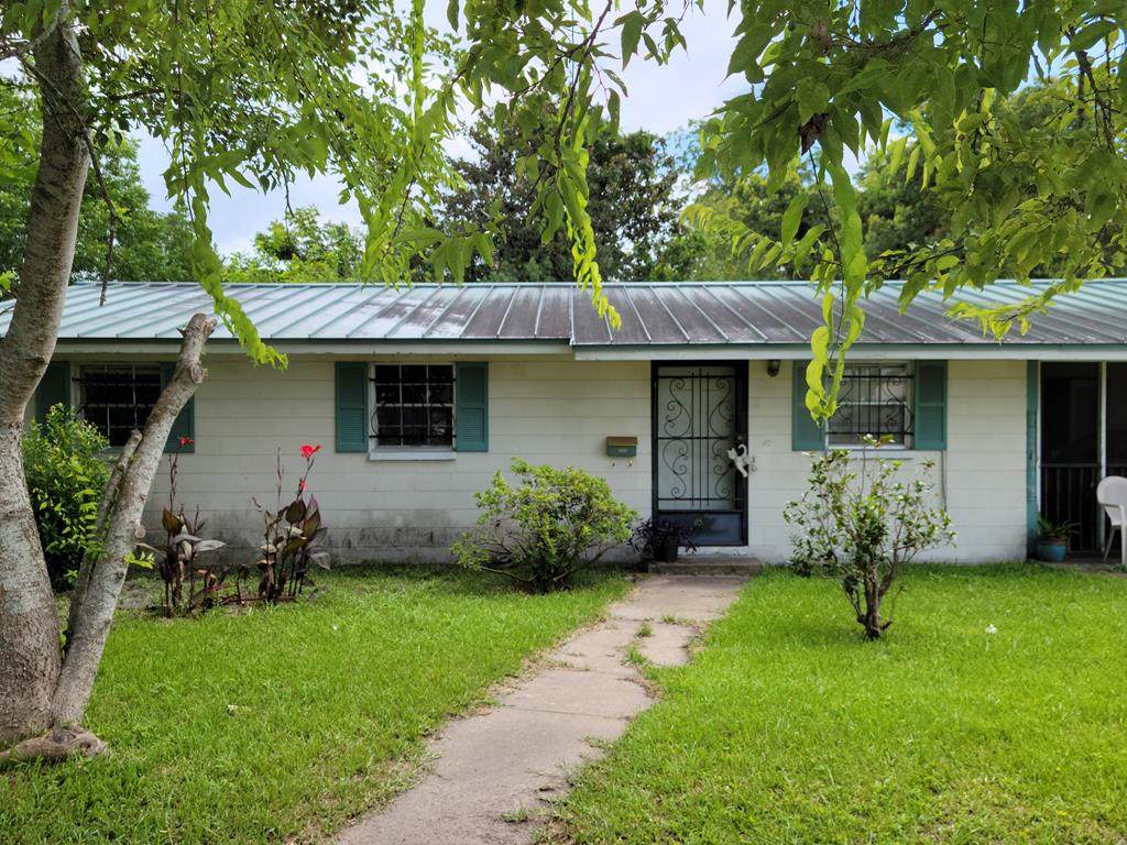 115 12TH ST - Photo 1