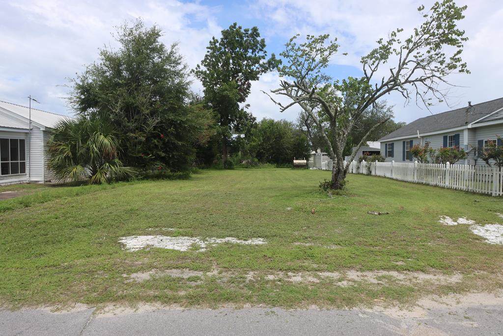 251 Redfish St - Photo 1