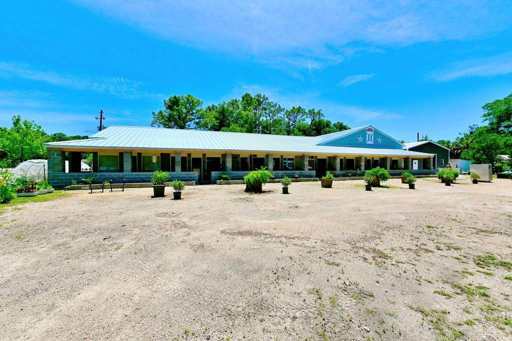 2390 Oak St - Photo 1