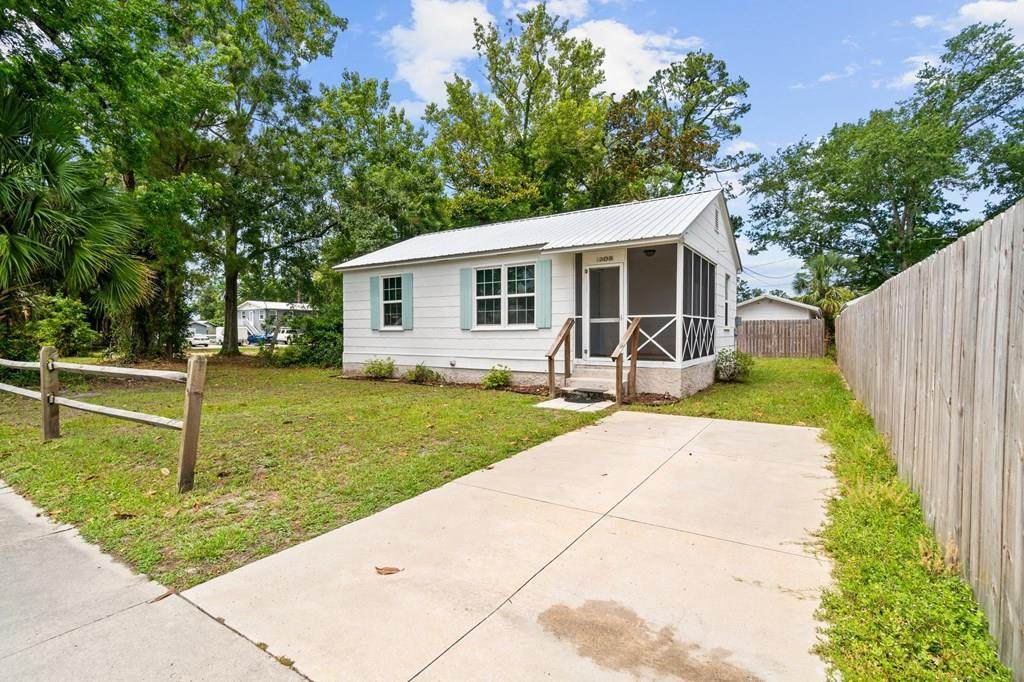 1308 Long Ave - Photo 1