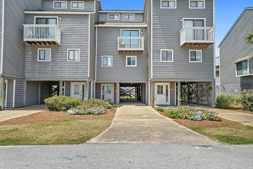135 Parkside Cir - Photo 1