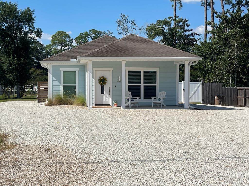 911 20th St - Photo 1