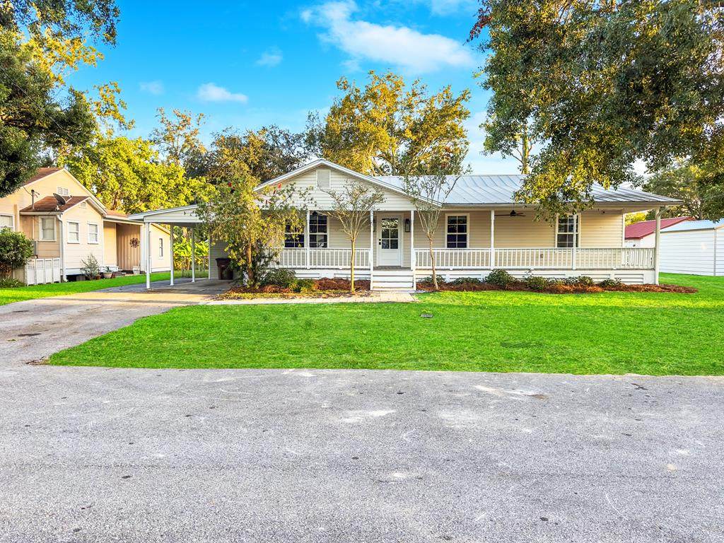 206 10th St - Photo 1