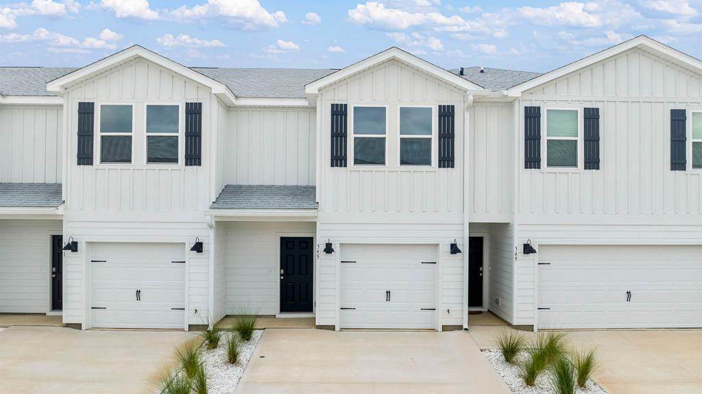 326 Chateau Ln - Photo 1