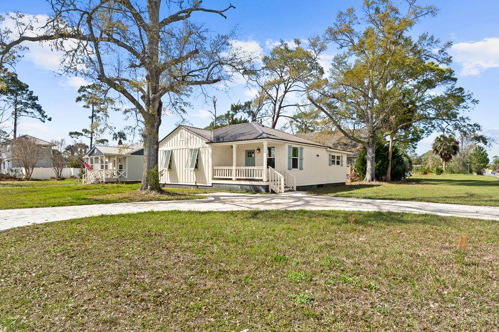 209 16th St - Photo 1