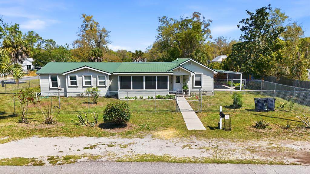 212 Nw Ave C - Photo 1