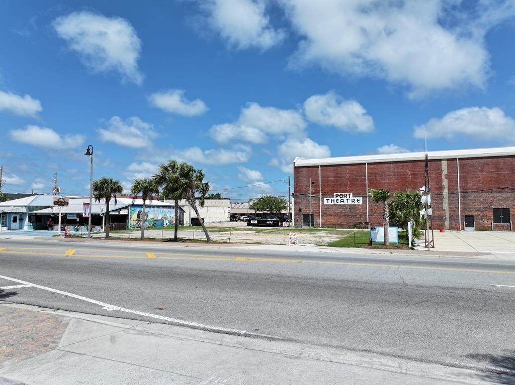 309 Monument Ave - Photo 1