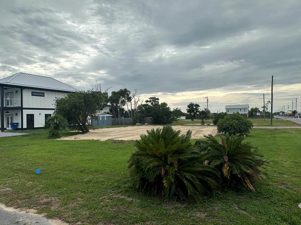 211 Carolina Dr - Photo 1