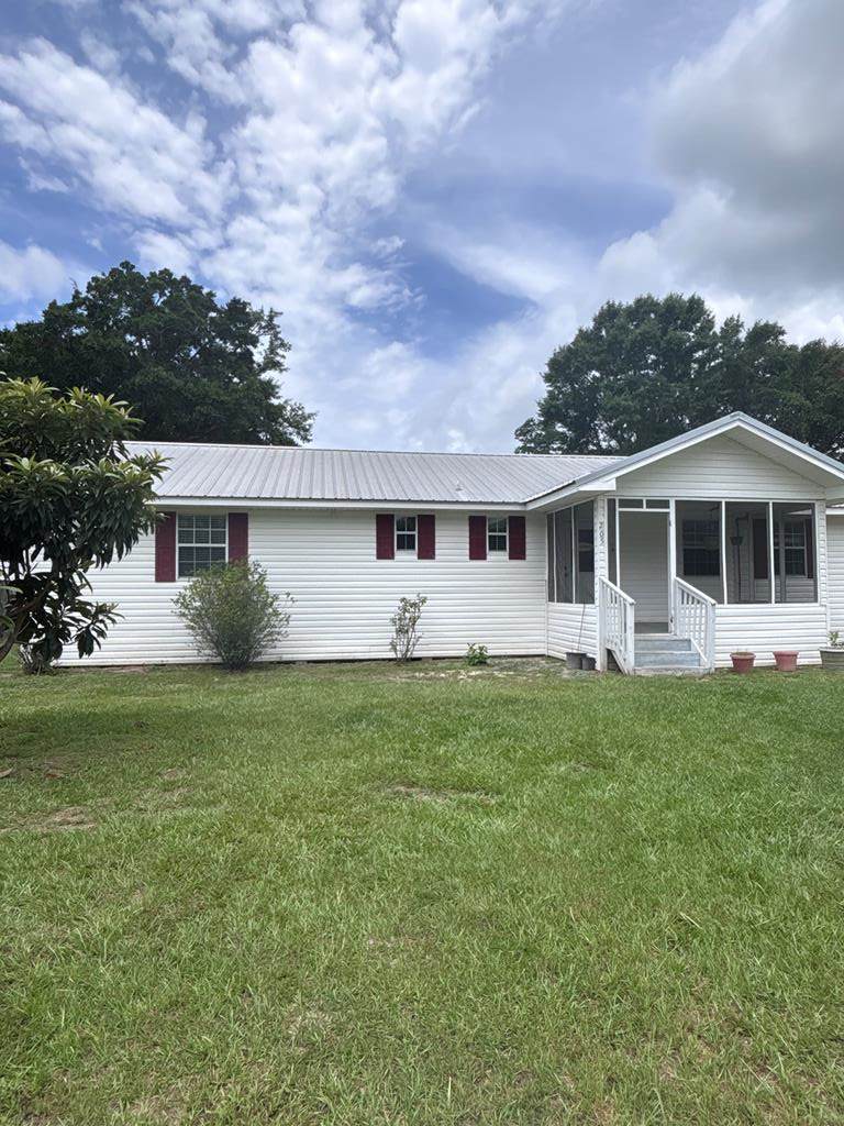 205 Riverview Dr - Photo 1