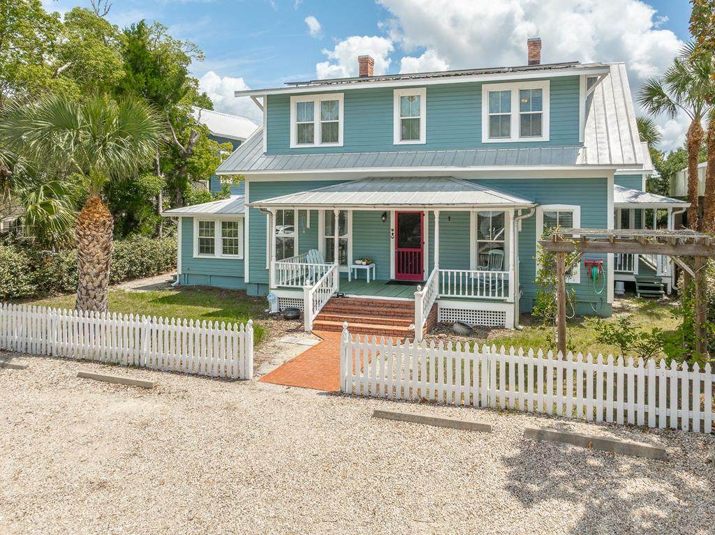 111 4th St - Photo 1