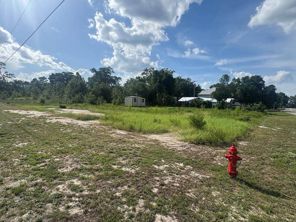 301 W 12th St - Photo 1