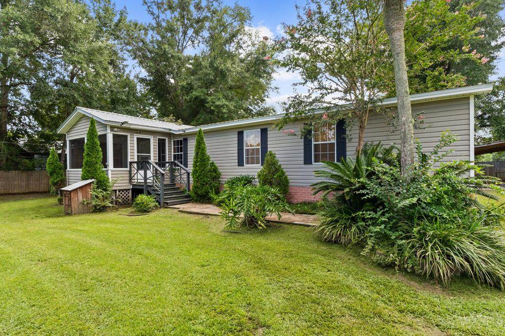 105 Riverview Dr - Photo 1