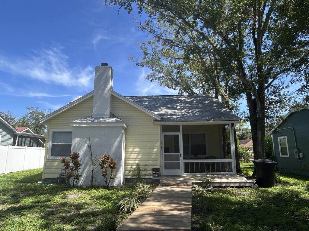 1821 34th Ave N - Photo 1
