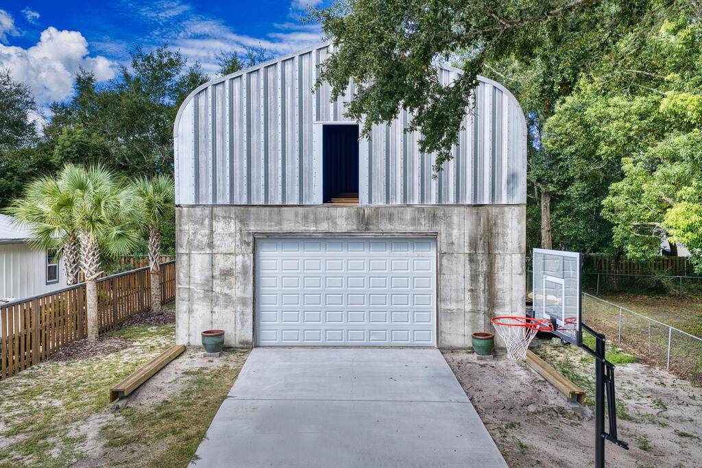 403 6th St - Photo 1