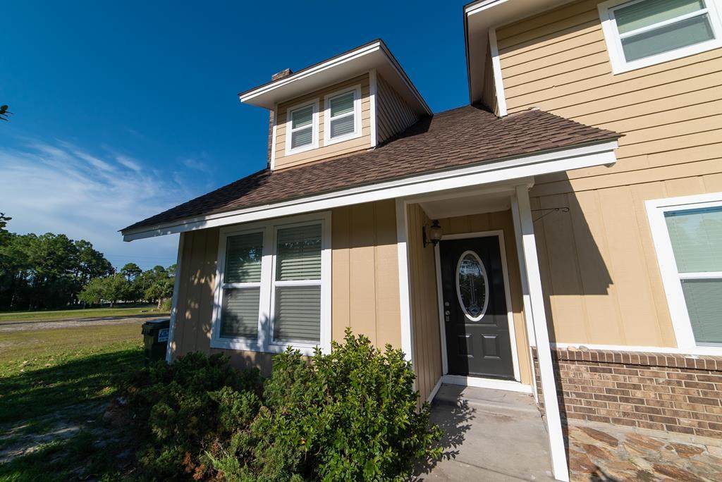 720 Country Club Dr - Photo 1