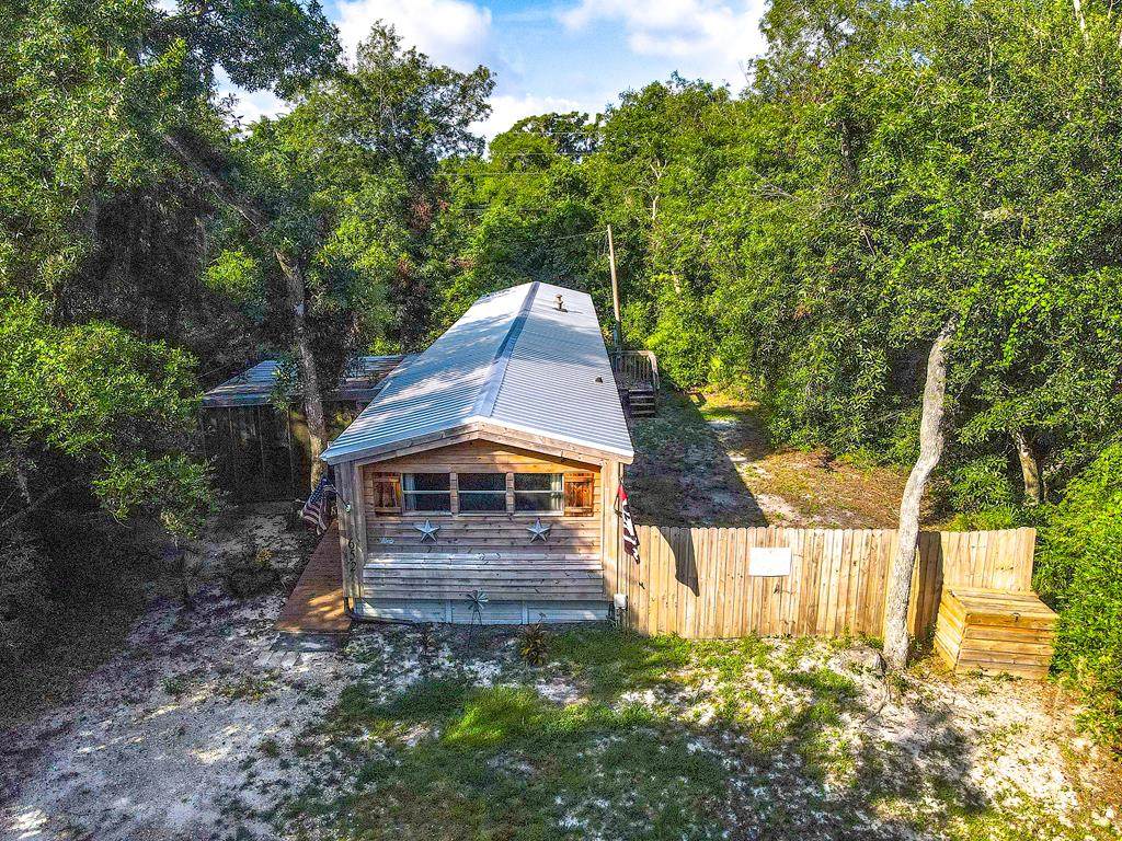 652 Magnolia St - Photo 1