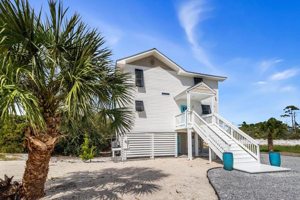 221 Sandlewood Blvd - Photo 1