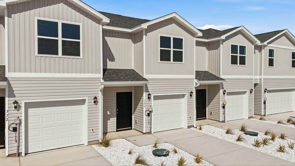 326 Chateau Ln - Photo 1