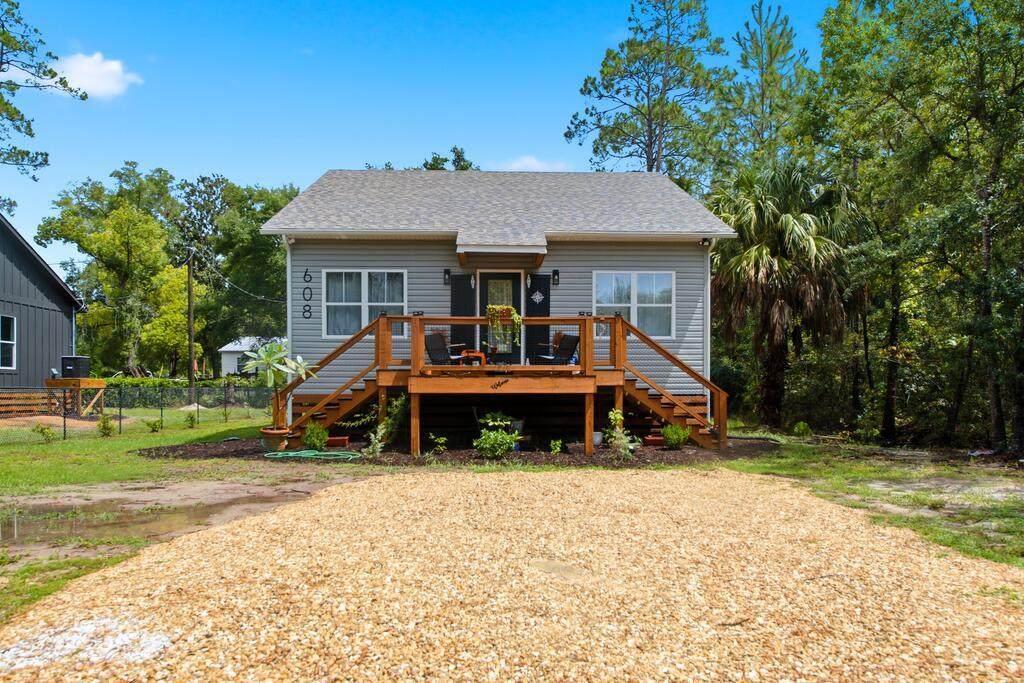 608 W 10th St - Photo 1