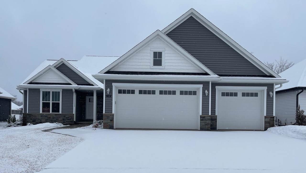 N9231 Constellation Drive - Photo 1