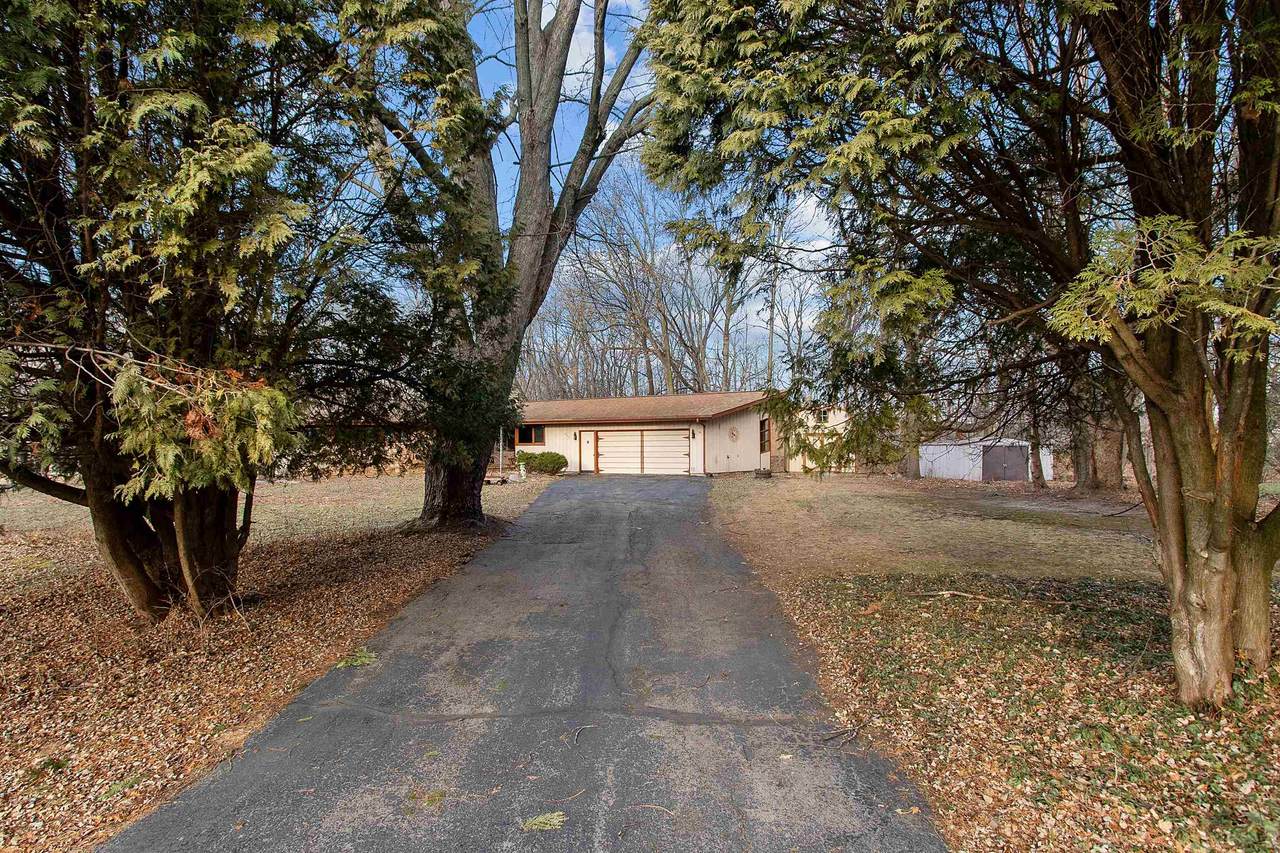 W6439 Lakeview Court - Photo 1