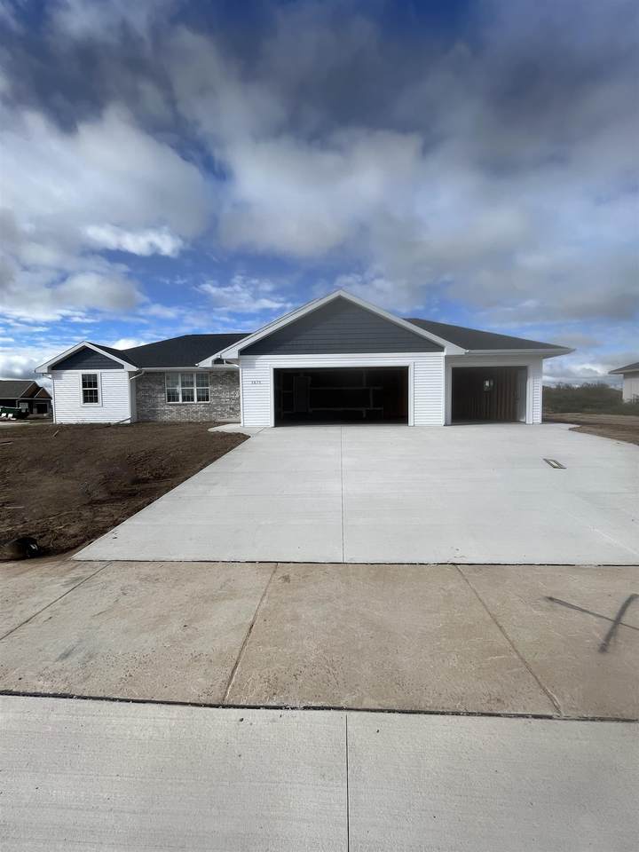 1671 Tracy Lane - Photo 1