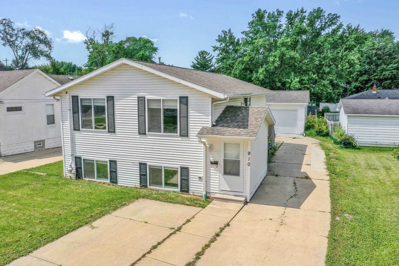 910 3RD Street - Photo 1