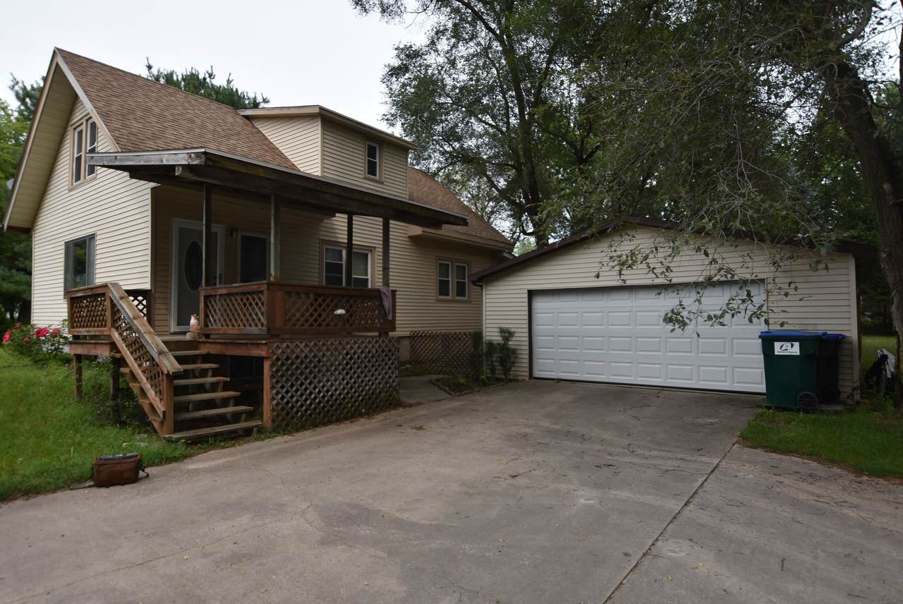 300 Valley View Drive - Photo 1
