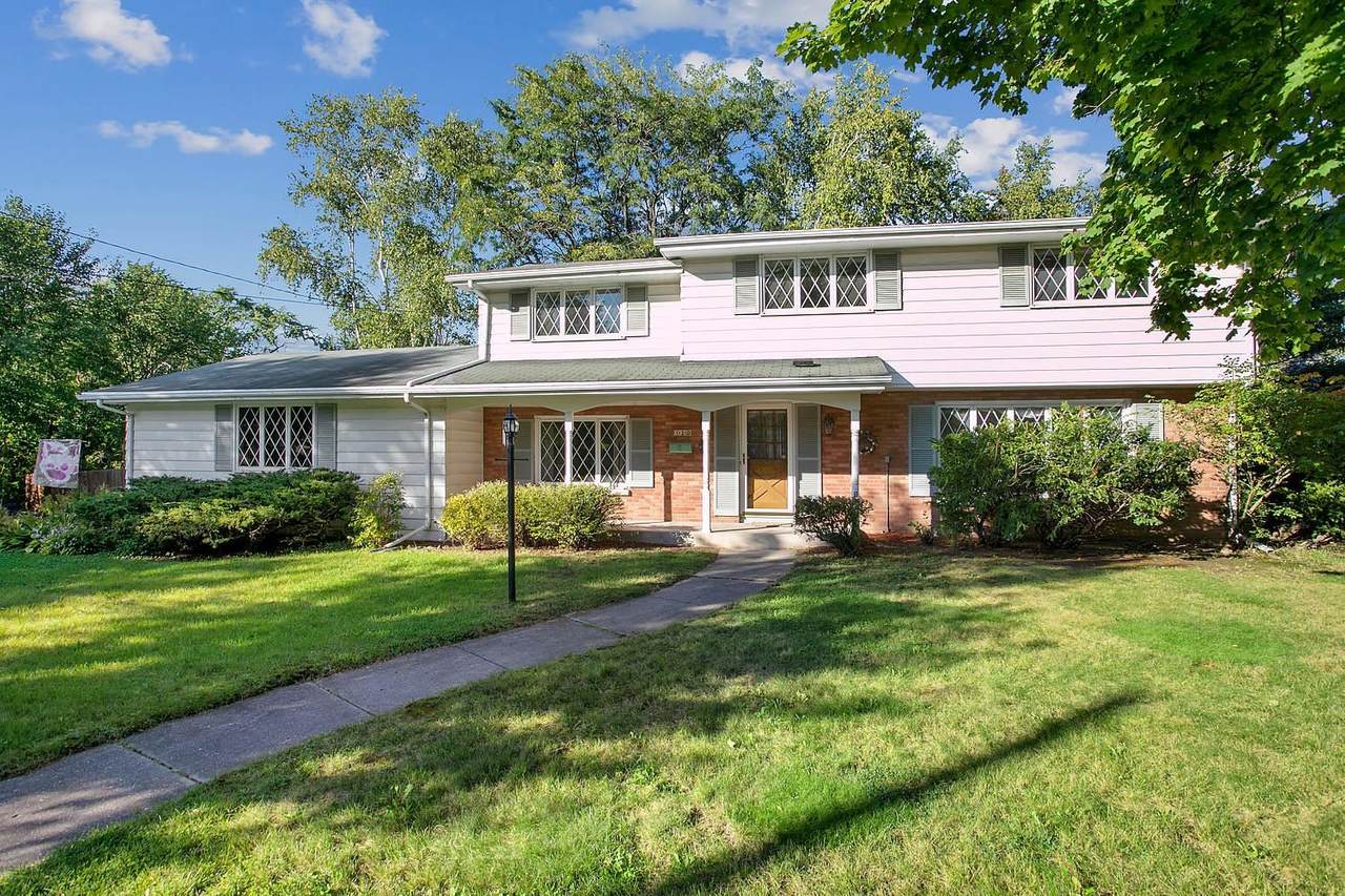 120 Iroquois Avenue - Photo 1
