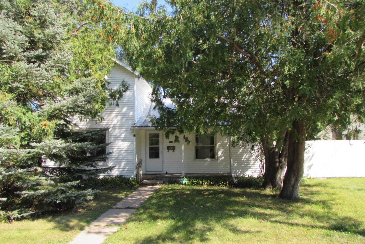 713 8TH Street - Photo 1