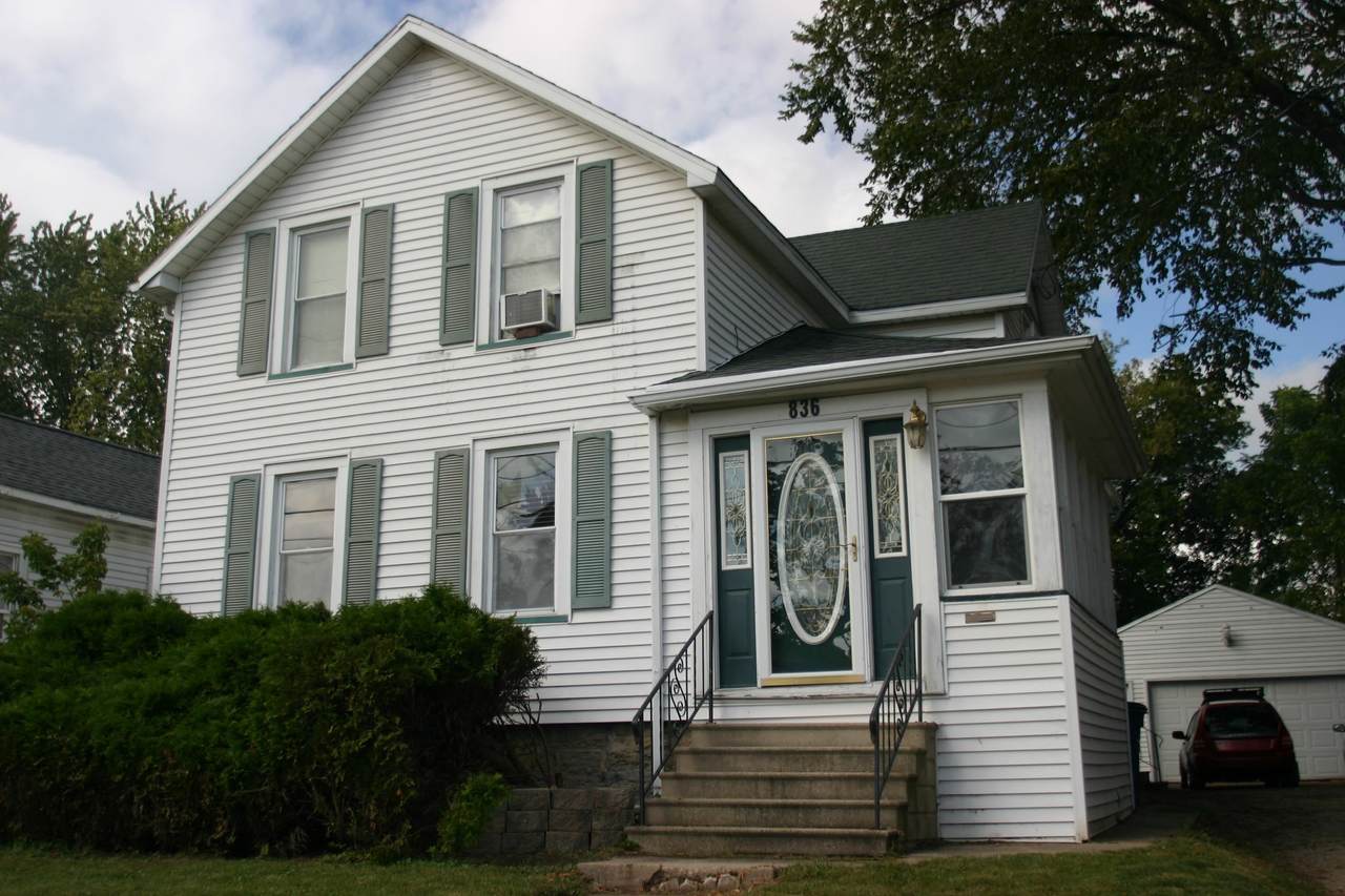 836 10TH Avenue - Photo 1