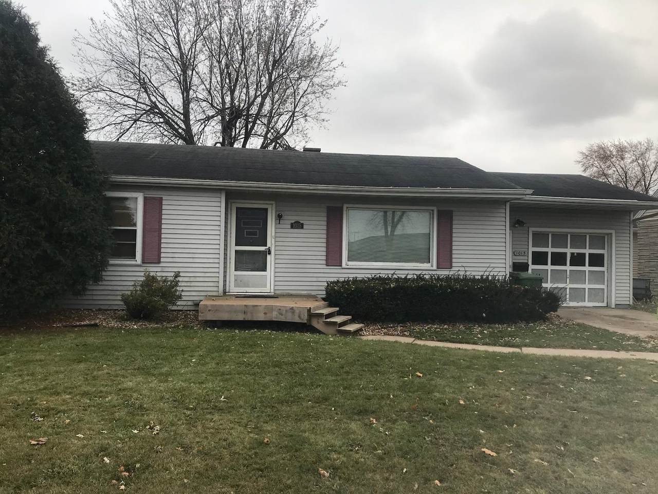 1015 Maes Avenue - Photo 1