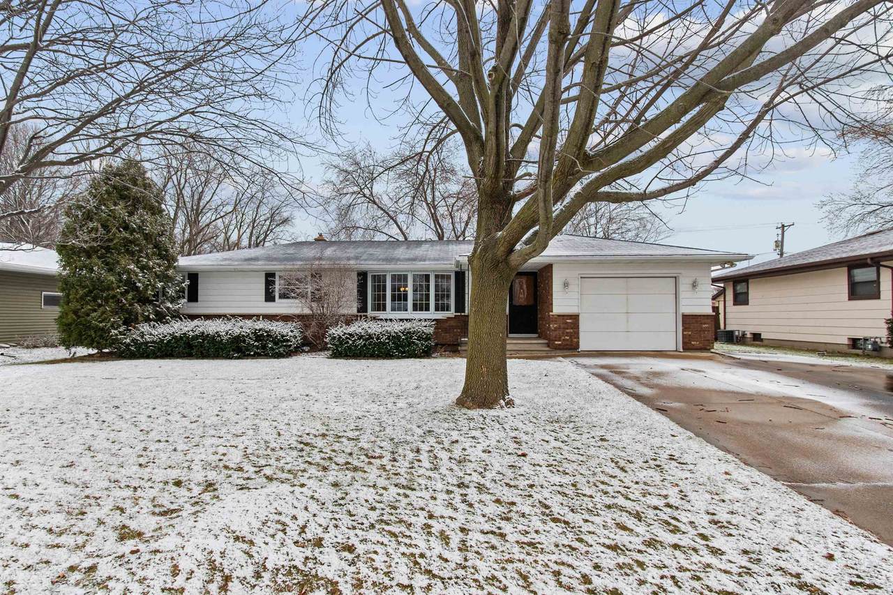 2038 Henry Street - Photo 1