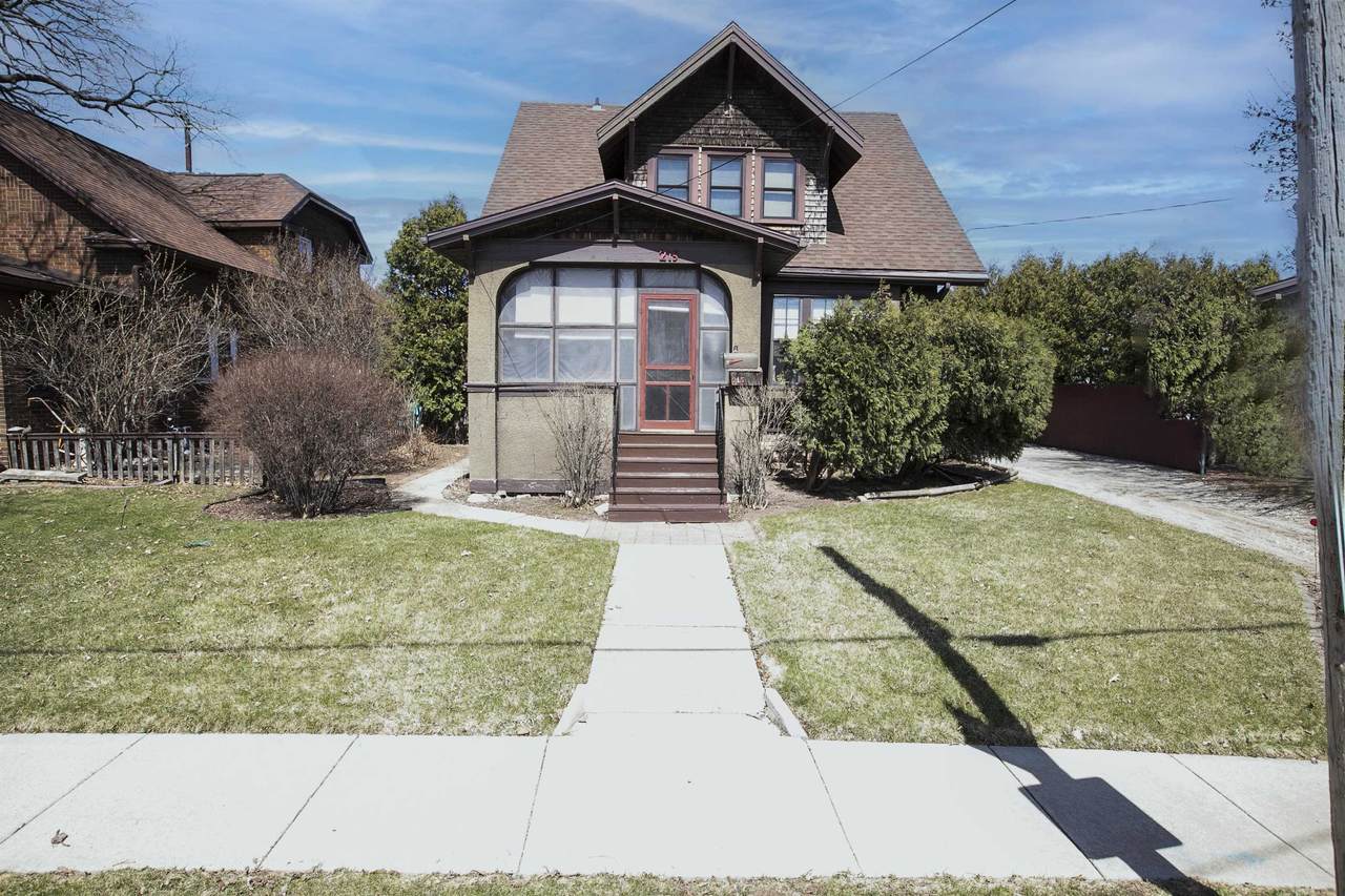 215 North Water Street - Photo 1