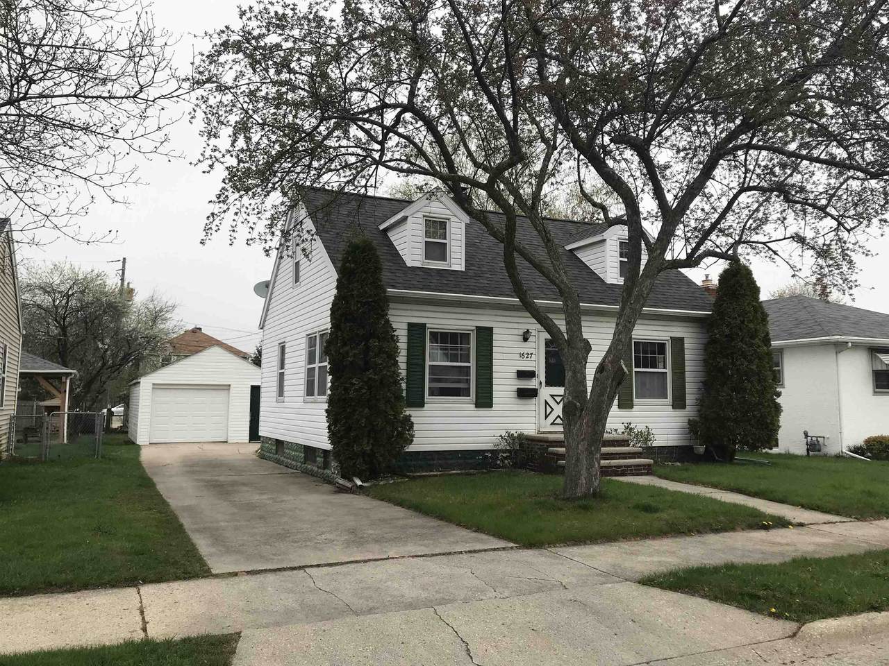 1627 Harold Street - Photo 1