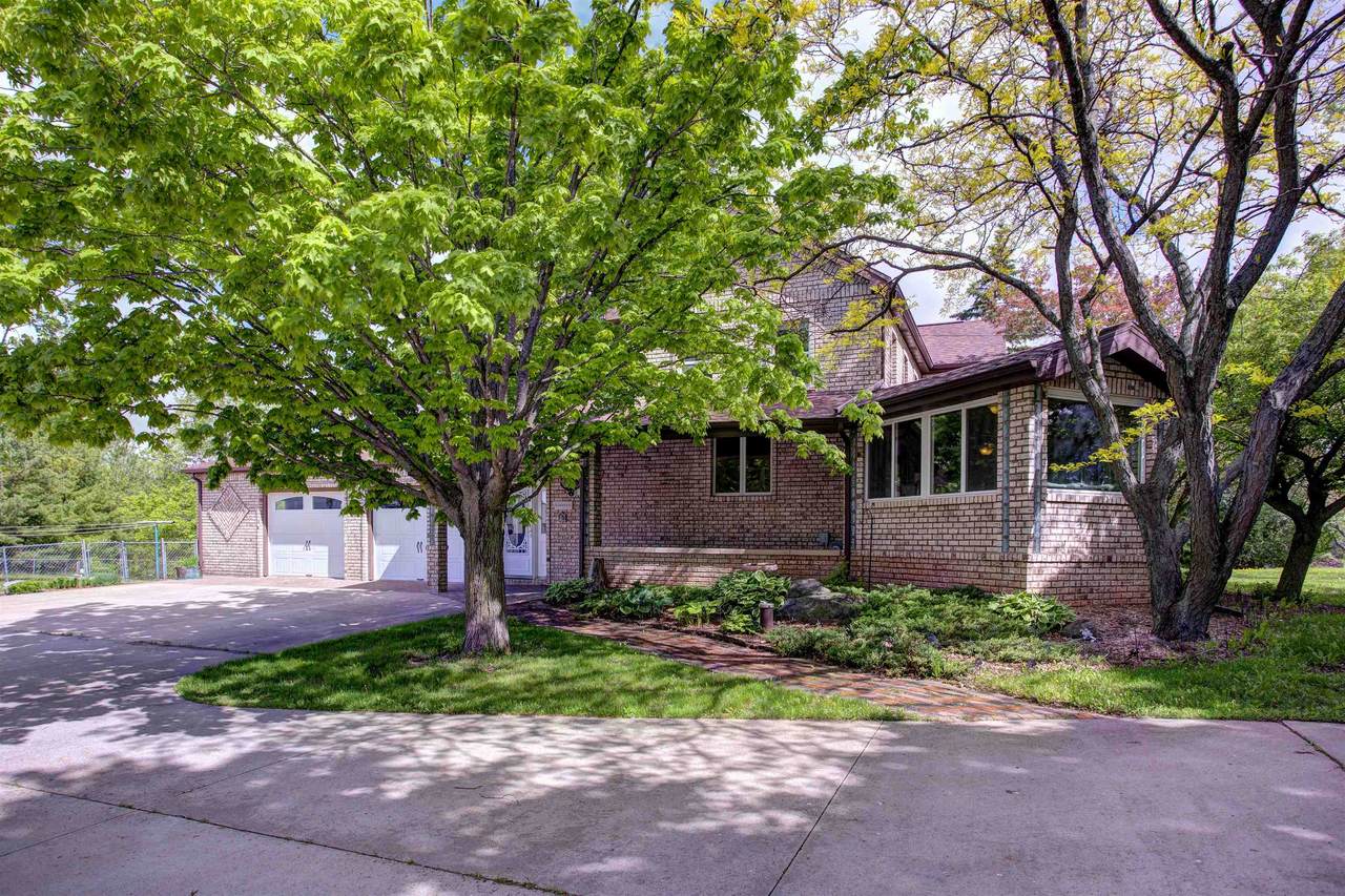 9551 Lind Lane - Photo 1