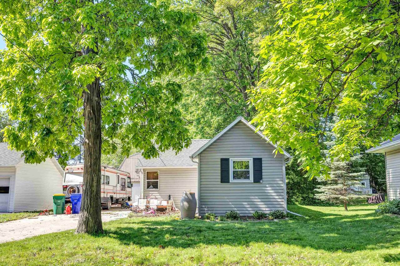 1095 Western Avenue - Photo 1