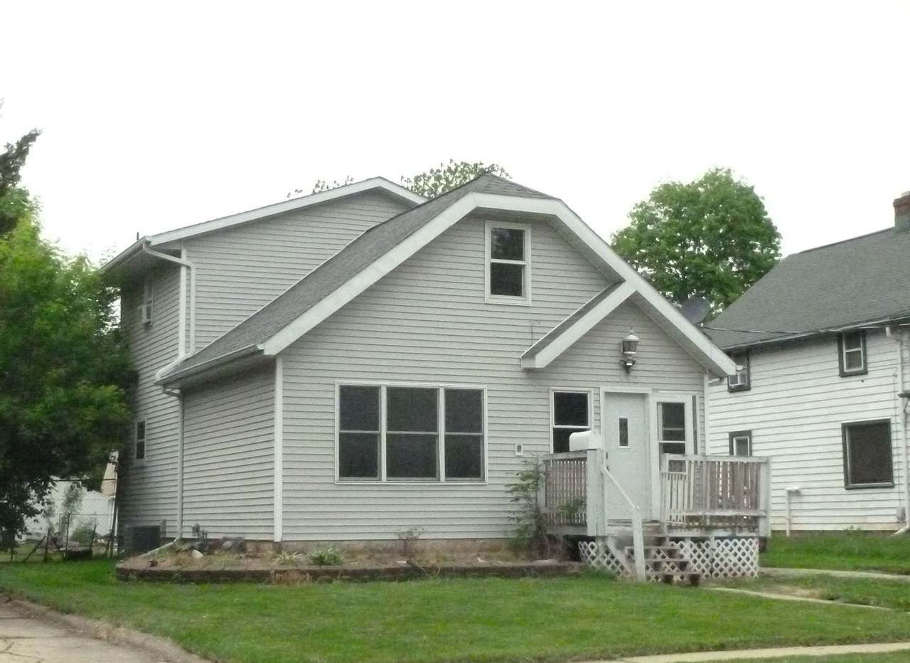 712 De Pere Street - Photo 1
