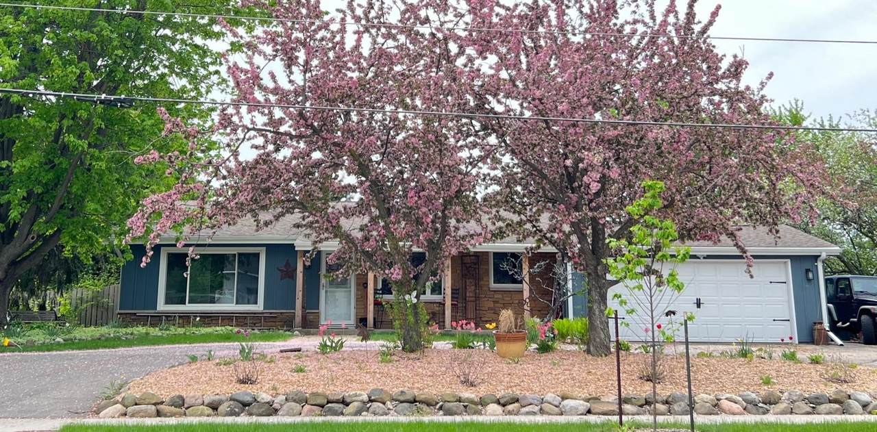 335 Evergreen Drive - Photo 1