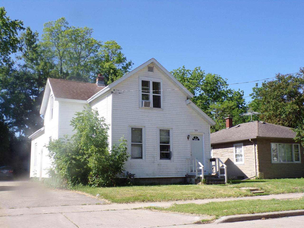 843 Vine Avenue - Photo 1